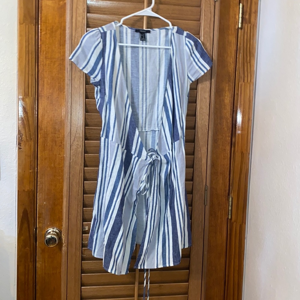 Blue and white tie dress// PERFECT FOR BRUNCH